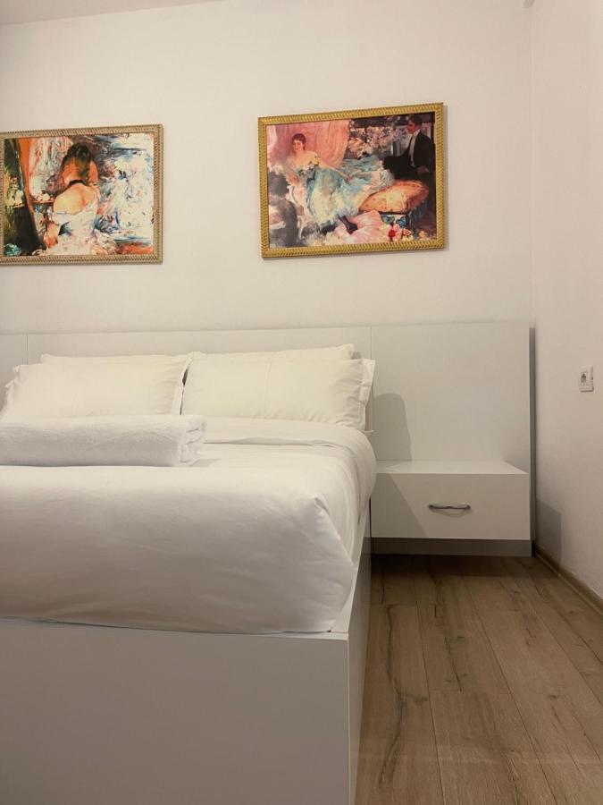 Apartment In The New Bazaar Of Tirana - Hana Blu Exteriér fotografie