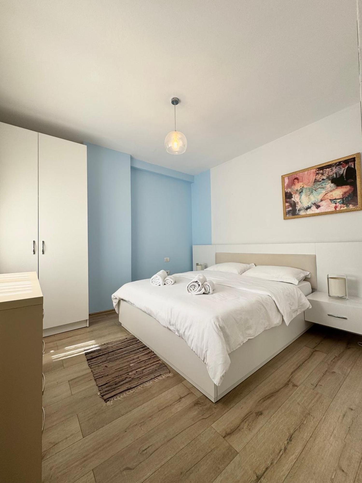 Apartment In The New Bazaar Of Tirana - Hana Blu Exteriér fotografie